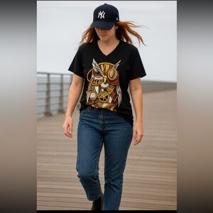 Into The Am - Funky Owl Tee - Ptp 21.5” L 28” 100% Cotton